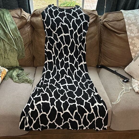Positive Attitude Dresses & Skirts - Vintage Positive Attitude Black and White Giraffe Print Sleeveless Maxi Dress. S